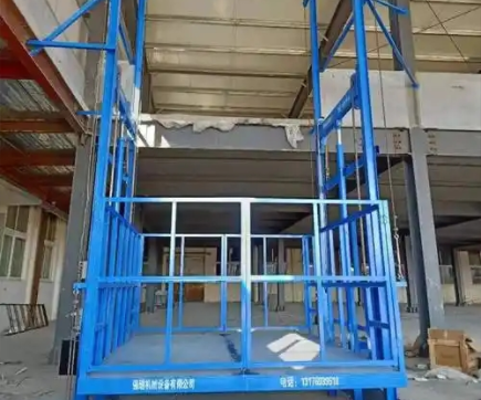 工厂仓库必备，升降货梯的优势！