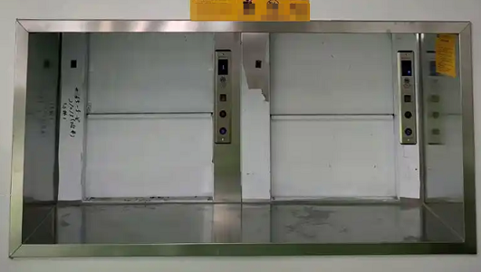 传菜电梯采用齿轮齿条啮合驱动，运行平稳可靠！